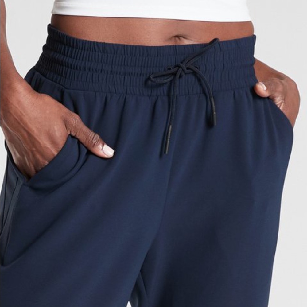 NWOT ATHLETA Metropolis Straight Leg Pant - Picture 3 of 11